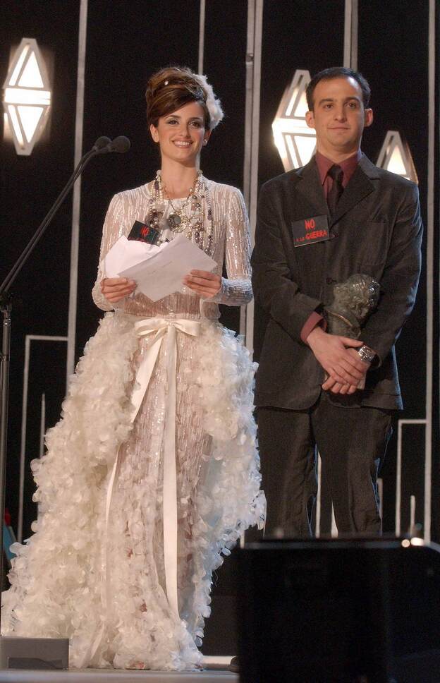 Penélope Cruz, en los Goya 2003, con look de Chanel