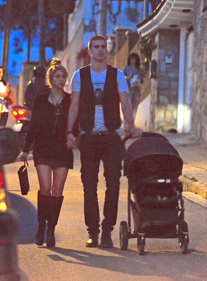 Las imágenes más tiernas de Shakira y Piqué: de paseo con Milan