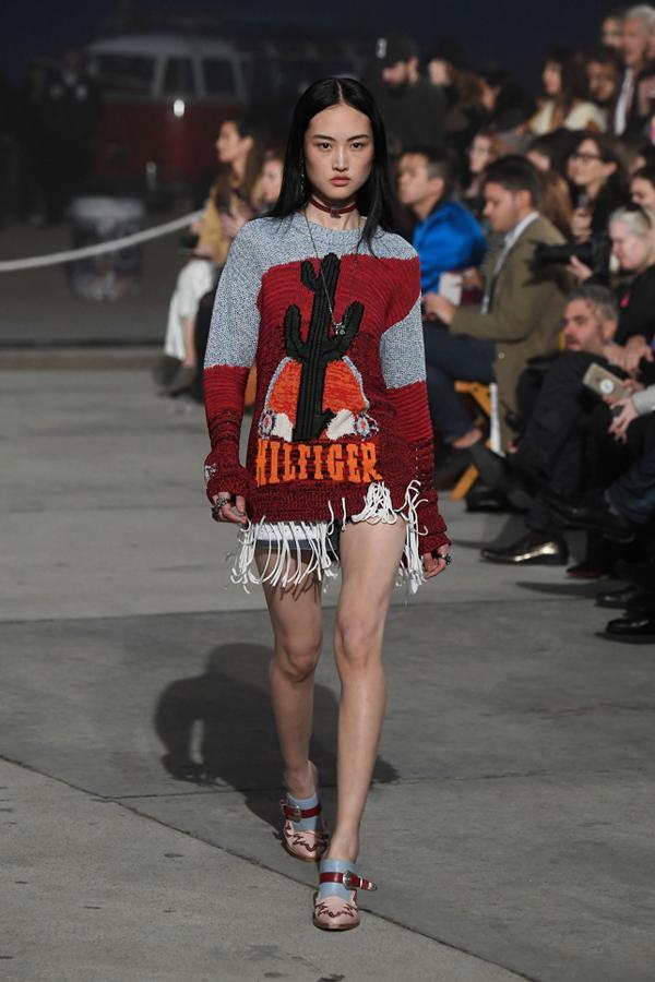 Nuestros looks favoritos del desfile de Tommy Hilfiger