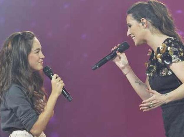 El consuelo de Malú a María Parrado tras la muerte de su padre