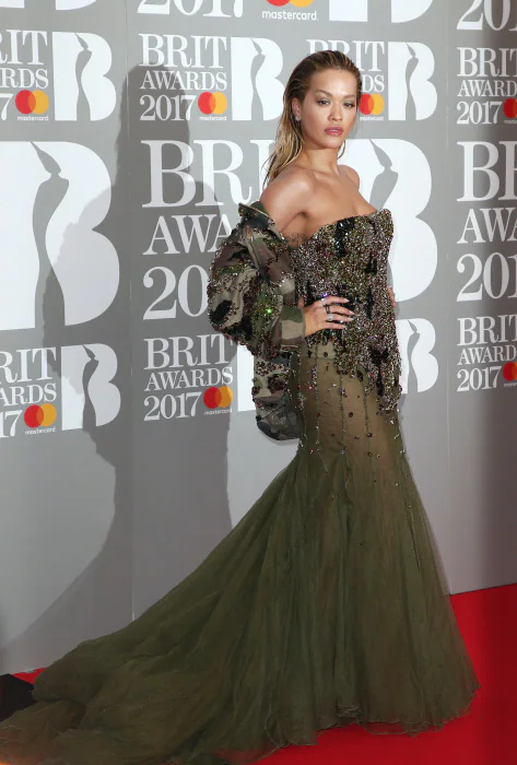 Los looks de los Brit Awards: Rita Ora