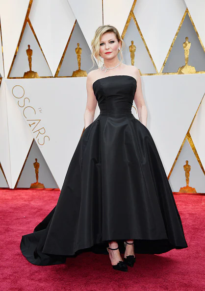 Oscars 2017: Kristen Dunst, en la alfombra roja