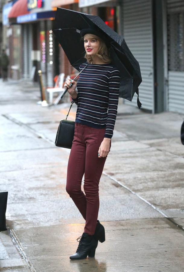 8 looks de lluvia de las celebrities: Taylor Swift