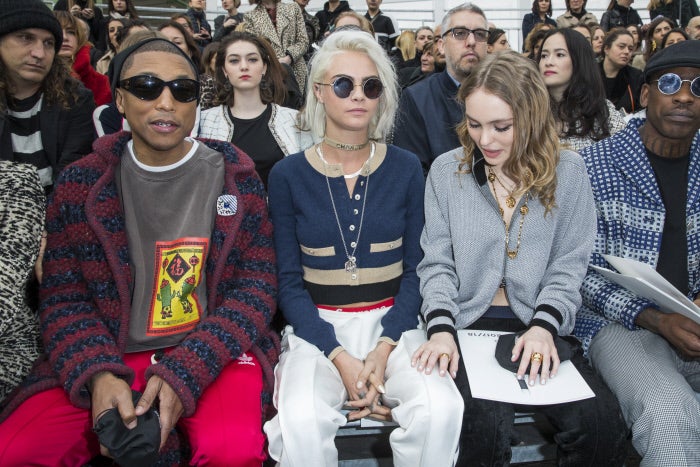 Famosas en el desfile de Chanel en la Semana de la Moda de París