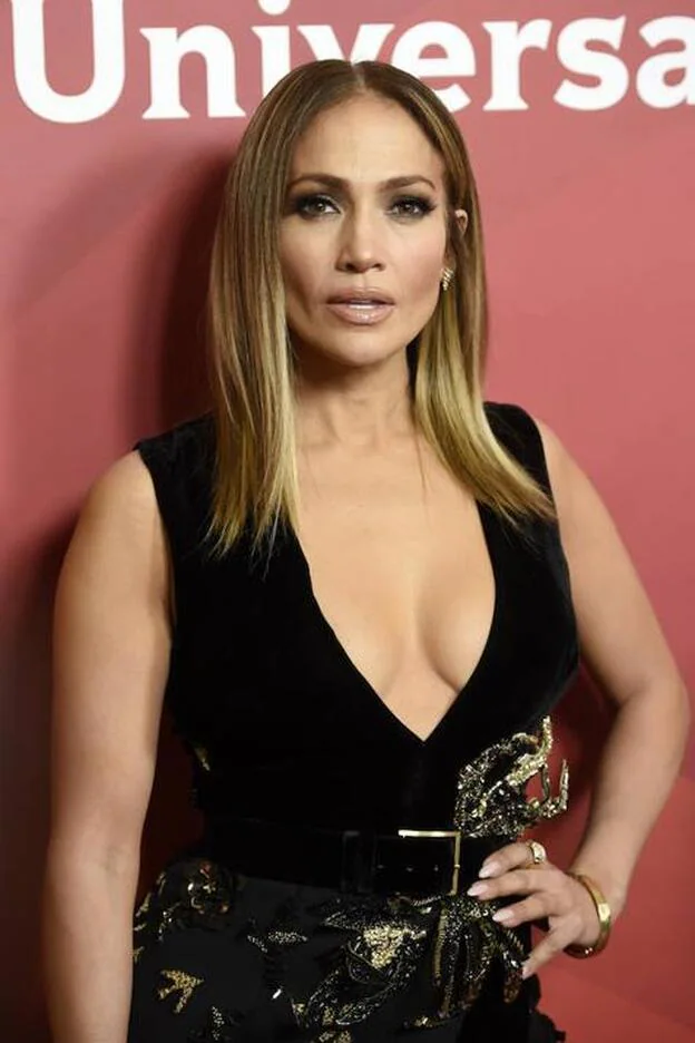 Jennifer Lopez apuesta por un LBD en su versión más sexy/GTRES