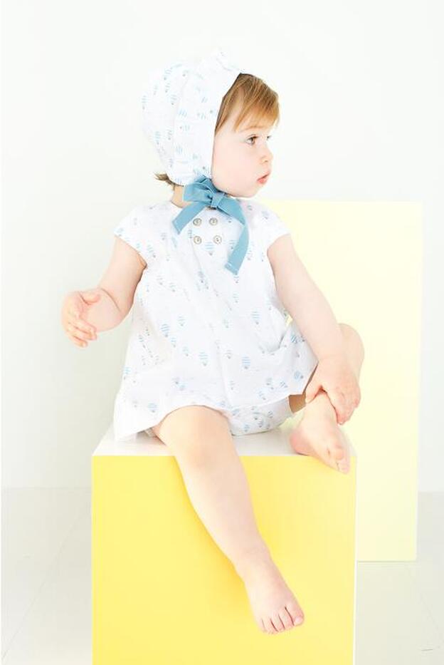 Bebé elegante hasta para jugar