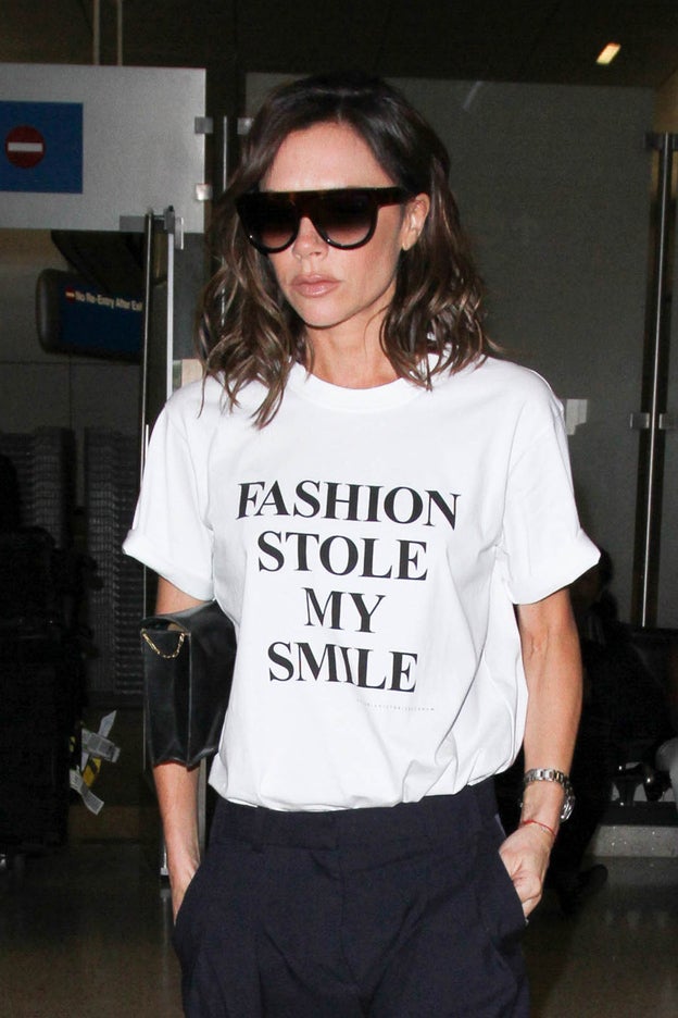 La camiseta de Victoria Beckham que explica por qué no sonríe