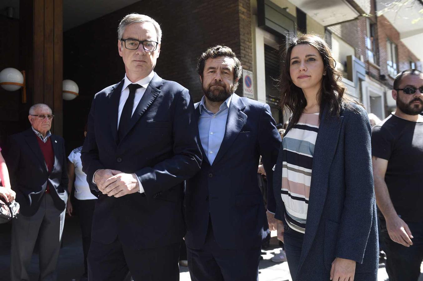 Capilla ardiente de Came Chacón: José Manuel Villegas , Miguel Gutiérrez e Inés Arrimadas