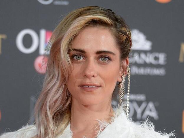 El radical cambio de look de la actriz María León