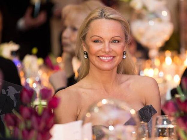 Pamela Anderson envió a Melania Trump un abrigo de piel falsa