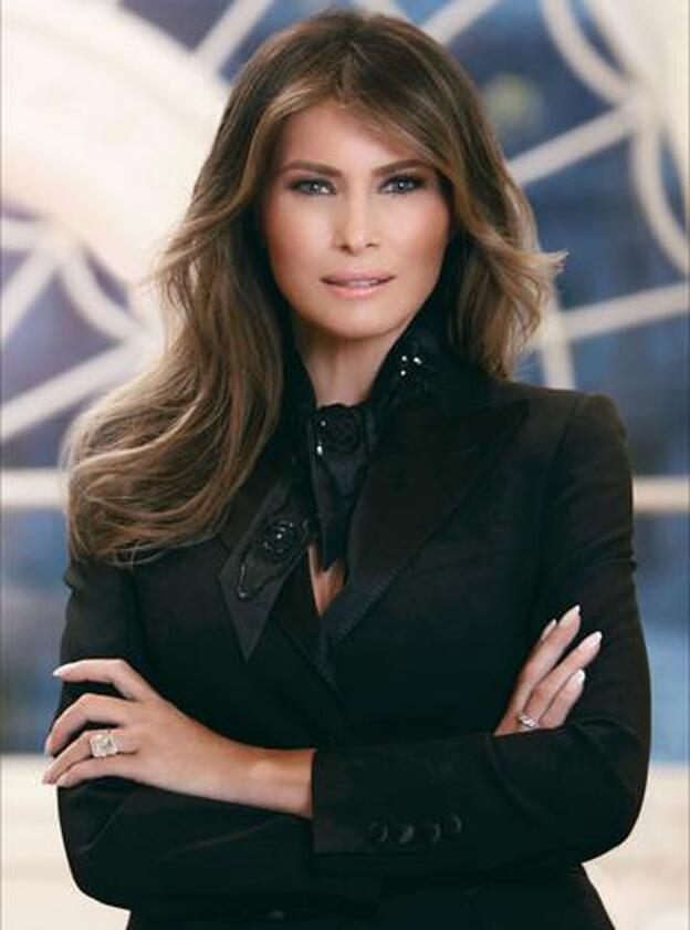 Melania Trump en su retrato oficial como primera dama.