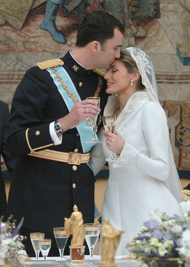 13º aniversario de boda de los Reyes: las 25 fotos más tiernas de Felipe y Letizia