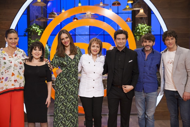 Samantha Vallejo-Nágera, Loles León, Eva González, la chef María José San Román, Pepe Rodríguez, el actor Fernando Tejero y Jordi González./Masterchef