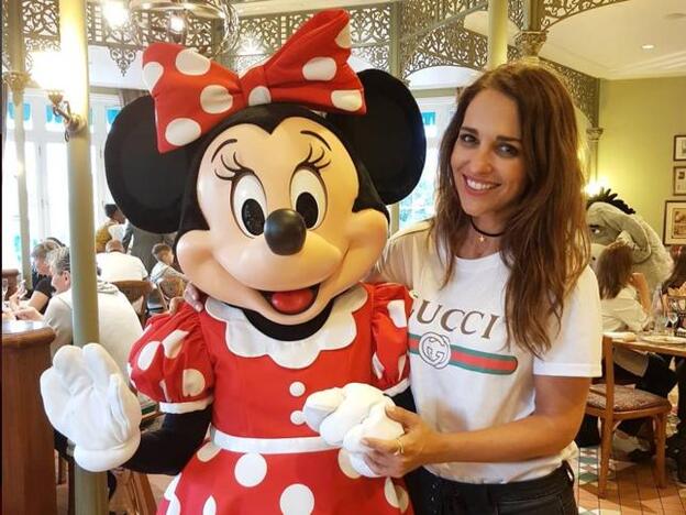 Paula Echevarría se escapa a Disneyland París