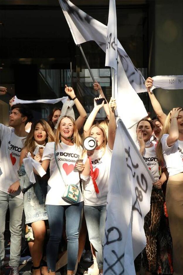 Dolce & Gabbana entran en la guerra de camisetas