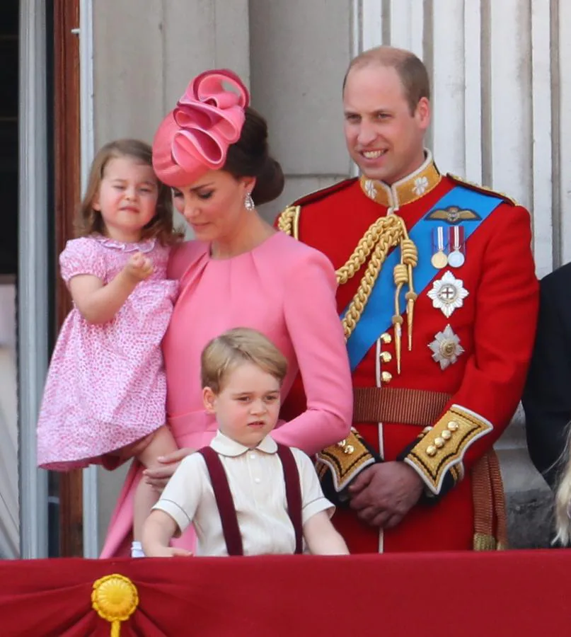 Los Duques de Cambridge junto a sus hijos