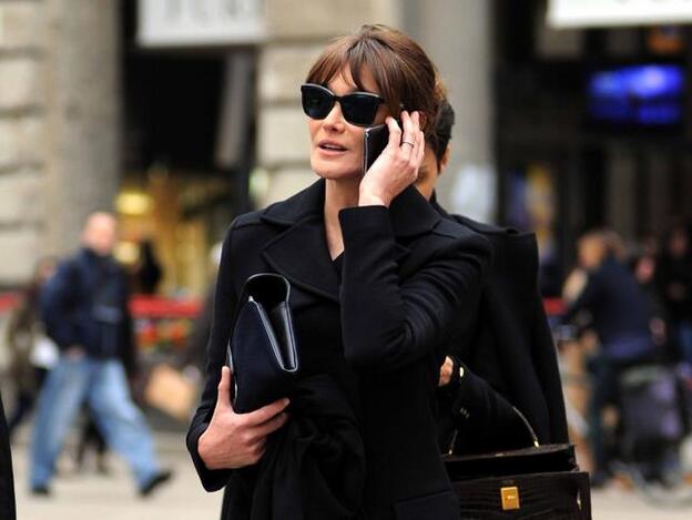 Carla Bruni reniega su romance con Donald Trump