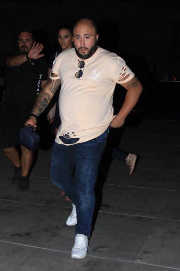 Kiko Rivera se encara con una 'pantojer' en el concierto de su madre en Sevilla