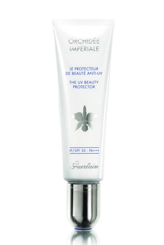 Orchidée Imperiale Protector de Belleza Anti-UV Guerlain. Tratamiento con color para ofrecer a la piel un escudo anti-UV y anti-polución combinado con una eficacia anti-edad luminosidad extraordinaria. Dotado de filtros UV, de componentes protectores (IP 50 – PA +++) y de activos anti-oxidantes, su fórmula garantiza una protección excepcional contra los efectos de los UVA/ UVB y previene la aparición de manchas y envejecimiento cutáneo ligados al sol o la polución. (73,40€)