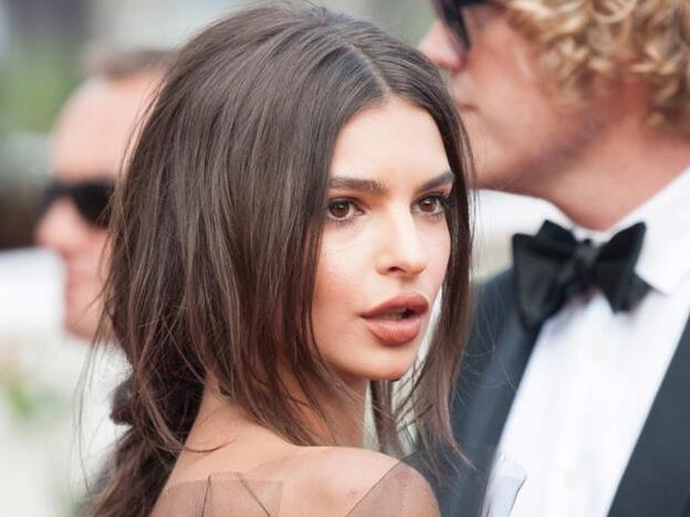 Emily Ratajkowski dice que no trabaja por ser “demasiado sexy”