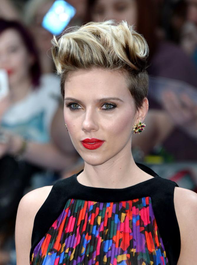 Famosas con labios rojos: Scarlett Johansson