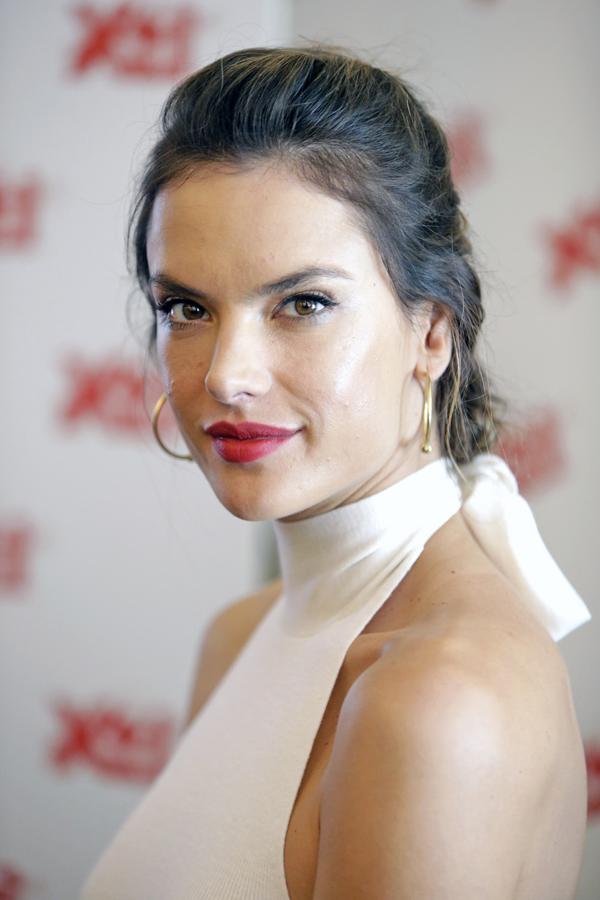 Famosas con labios rojos: Alessandra Ambrosio