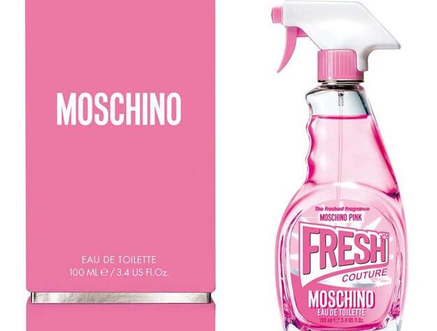 Moschino lanza un perfume en un envase de limpieza rosa