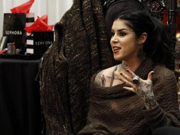 “La tinta del tatuaje se queda en el cuerpo y el organismo no sabe deshacerse de ella”