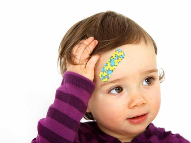 Qué hacer cuando sufren golpes en la cabeza