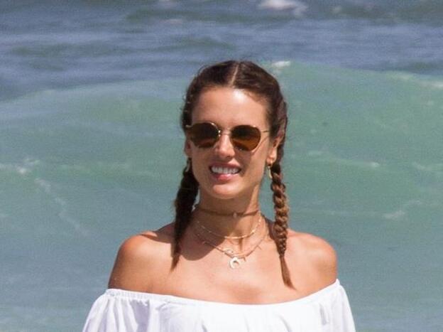 Peinados para ir a la playa y a la piscina inspirados en las famosas