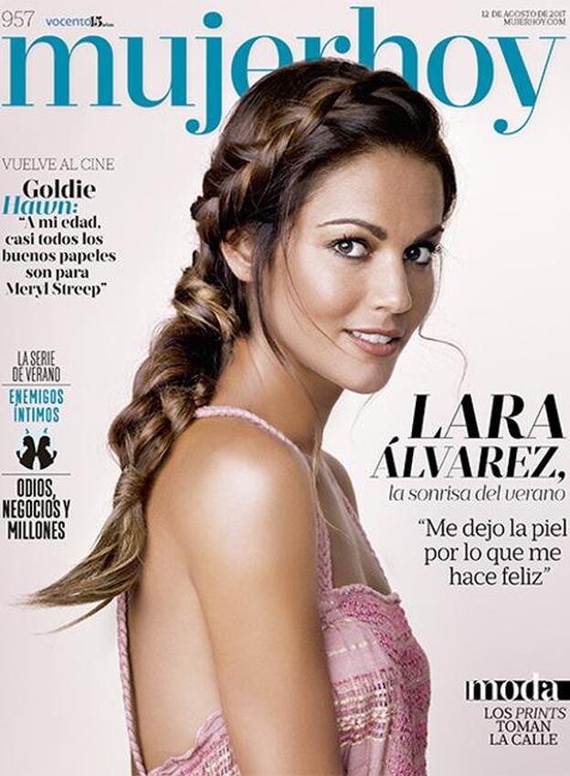 Lara Álvarez, la sonrisa del verano, en la portada de Mujerhoy