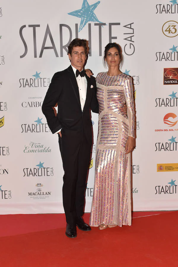 Los looks de la Gala Starlite: Oriol Elcacho y Davinia Pelegrí