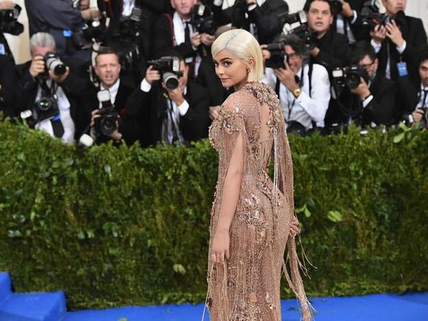 Tenemos la prueba: Kylie también lleva faja