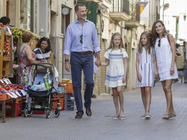 Los Reyes y sus hijas en Soller, Mallorca, durante sus vacaciones 'oficiales' en Baleares.