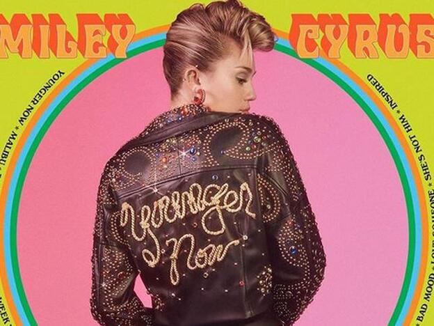 Miley Cyrus se viste de Elvis con un diseño de Jeremy Scott