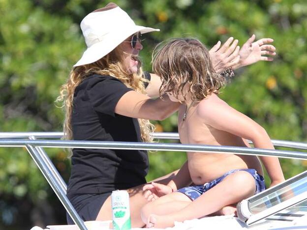 Paulina Rubio: ¿Bebé a bordo?