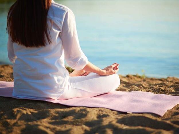 Llega el yoga inclusivo y se llama 'curvy yoga'