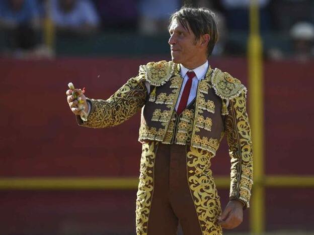 Manuel Díaz, 'el Cordobés', hospitalizado tras sufrir una cogida