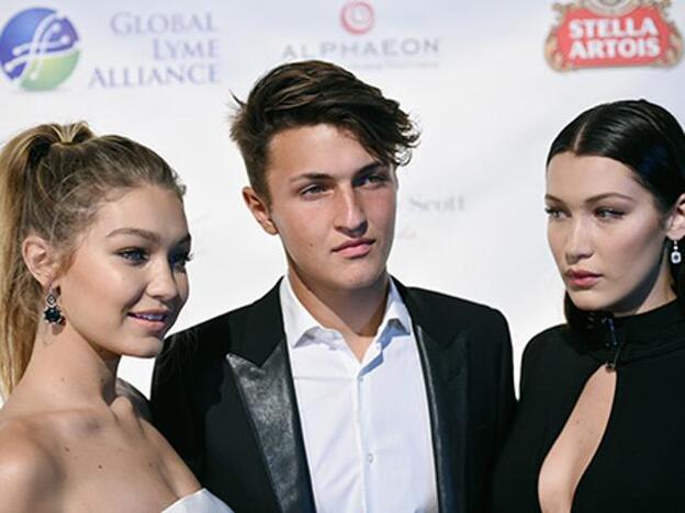Gigi, Bella y Anwar Hadid, juntos en la pasarela