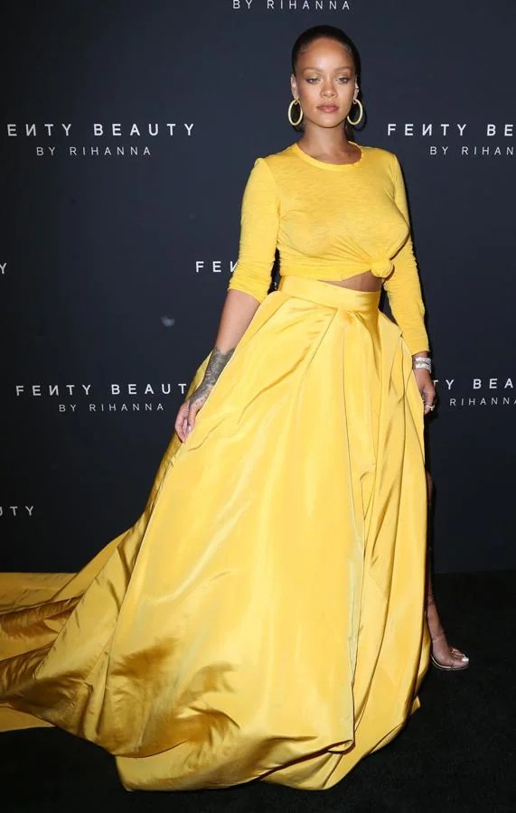 Rihanna, rotunda y sin sujetador durante la presentación de 'Fenty Beauty'