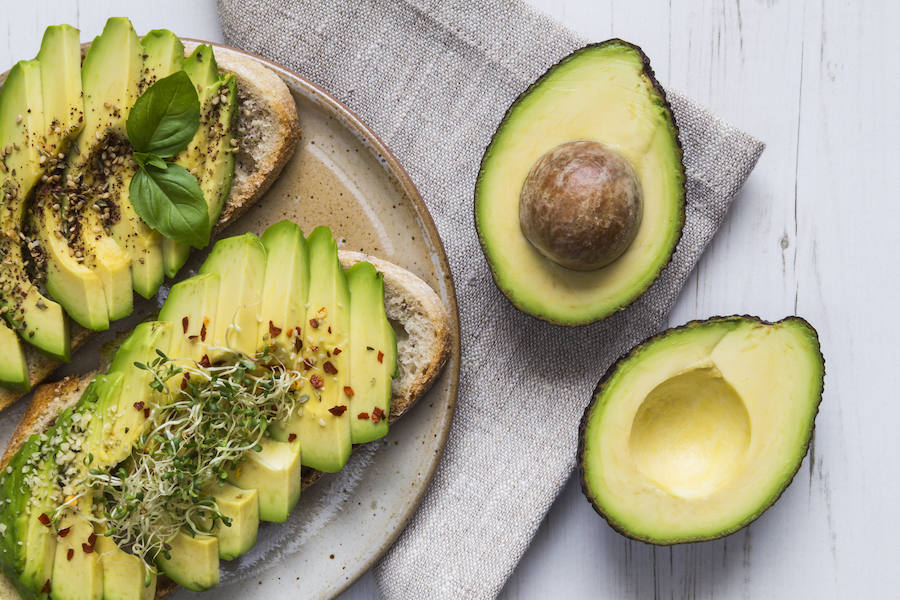 Alimentos para evitar la caída del cabello: aguacate