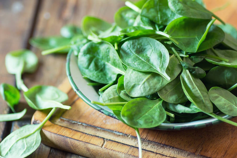 Alimentos para evitar la caída del cabello: espinacas