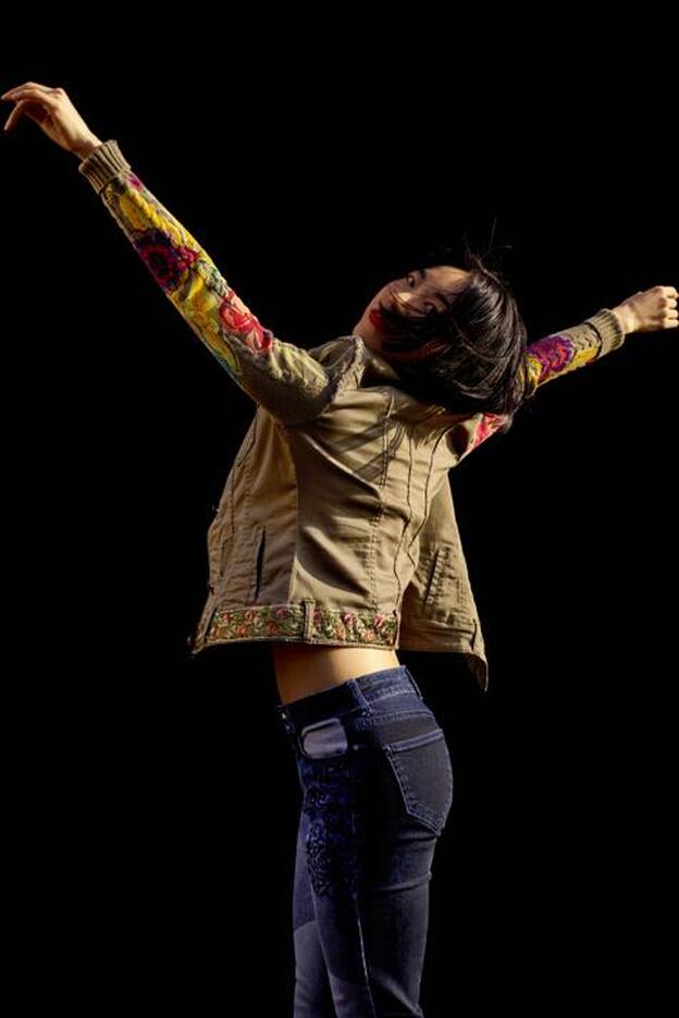 Las cazadoras y vaqueros de Desigual ponen ritmo al otoño