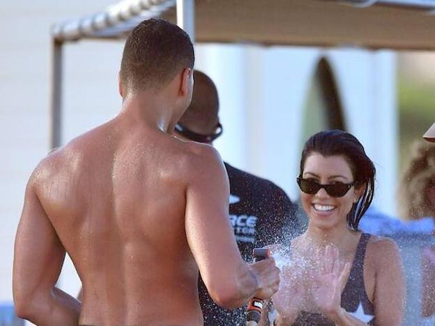 Kourtney Kardashian babea por su nuevo novio (y con razón)