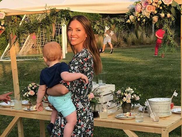 Helen Lindes, emocionada con los primeros pasos de su hijo