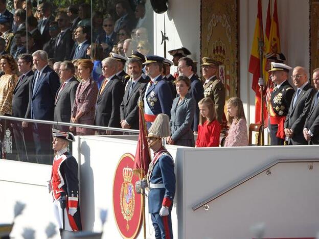 Los Reyes presiden el desfile del Día de la Hispanidad