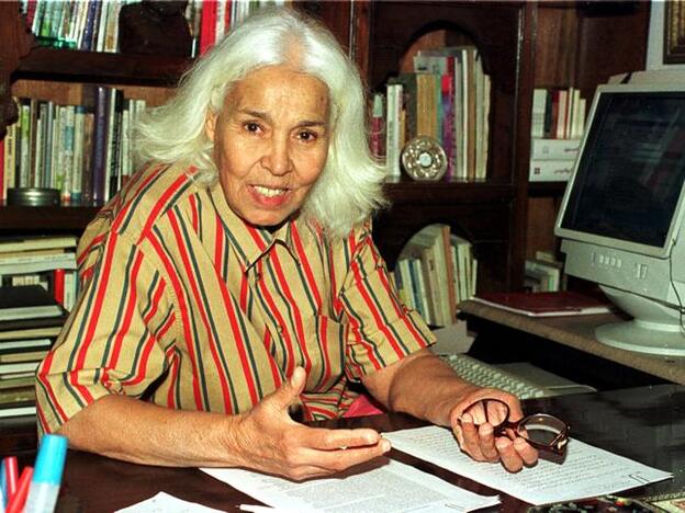 Nawal el Saadawi, durante una entrevista./Reuters/Cordon Press