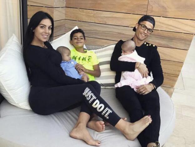 Georgina, embarazada y feliz, prepara su boda con Cristiano Ronaldo