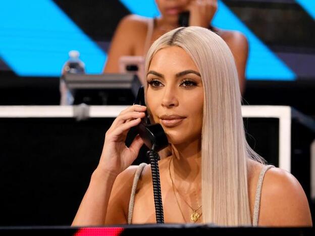 Kim Kardashian le da su toque a los pantalones ciclista