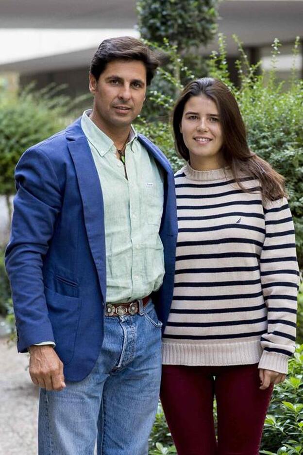 Eugenia Martínez de Irujo, molesta con el posado que su hija ha realizado con su padre